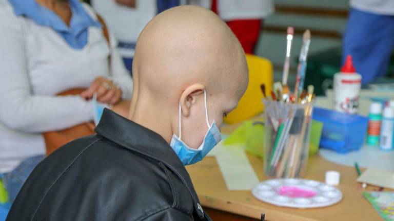 Un joven enfermo de cáncer en el Instituto Nacional de Cancerología de Colombia.