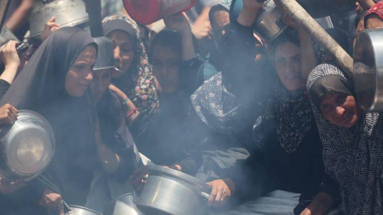 Las mujeres de Gaza buscan desesperadamente comida.