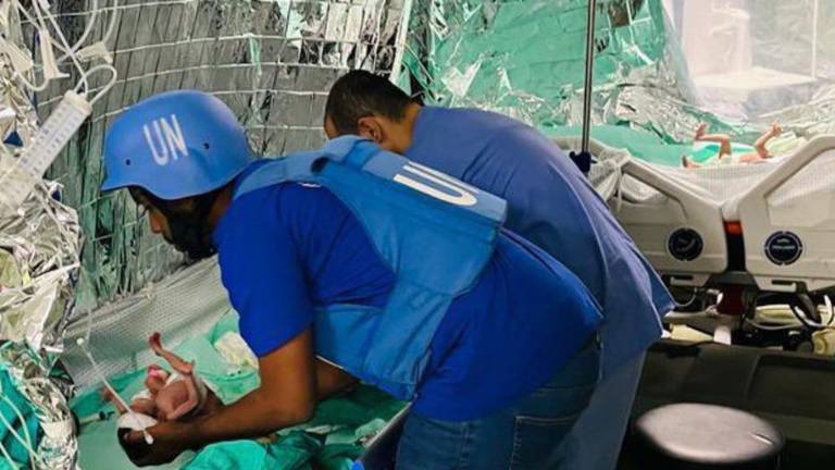 La OMS ha dirigido una segunda misión de las Naciones Unidas y la Media Luna Roja Palestina al hospital Al-Shifa de Gaza. 31 bebés muy enfermos fueron evacuados, junto con seis trabajadores sanitarios y diez familiares del personal.