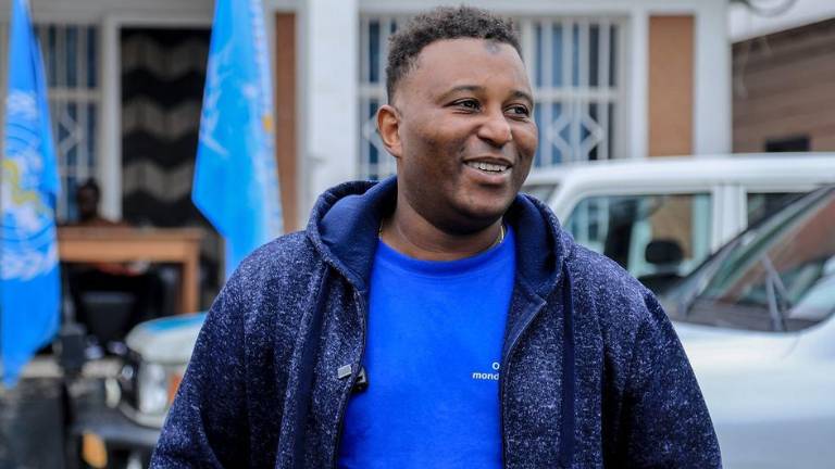 Thierno Balde, de 44 años, de Guinea, se aferraba a la esperanza de que la ciudad sitiada resistiera de alguna manera.
