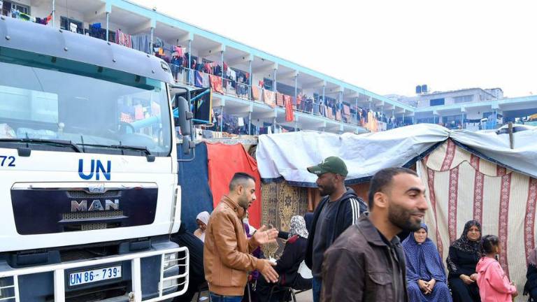 Entrega de ayuda en el municipio de Zawaida, en Gaza Central.
