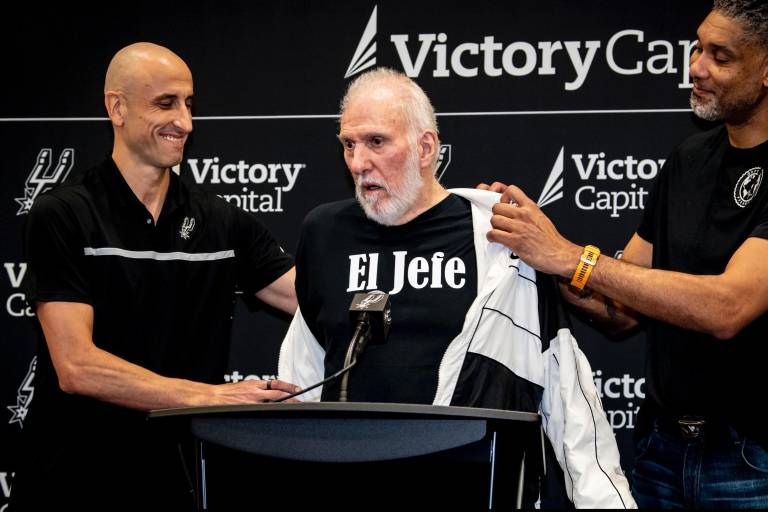 Gregg Popovich asume cargo como presidente de los Spurs de San Antonio