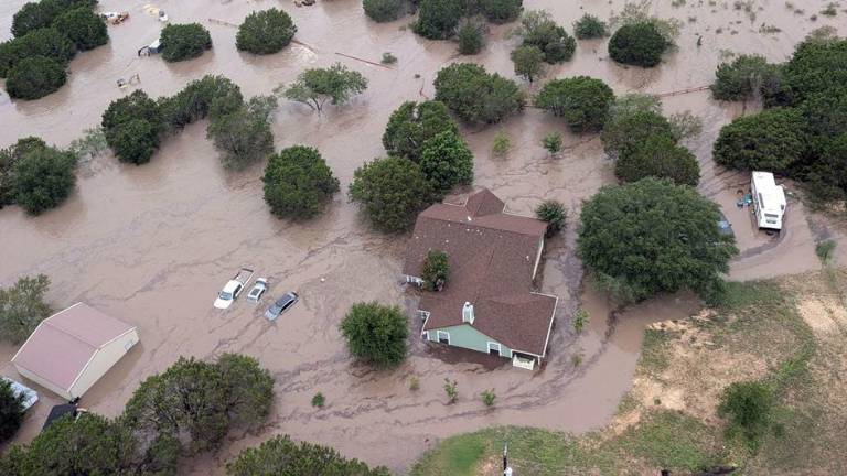La crecida del río Guadalupe, cerca de Kerrville (Texas), ha causado decenas de muertos.