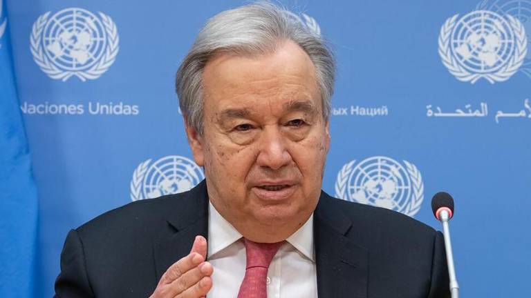 El Secretario General de la ONU atendiendo a los medios de comunicación.