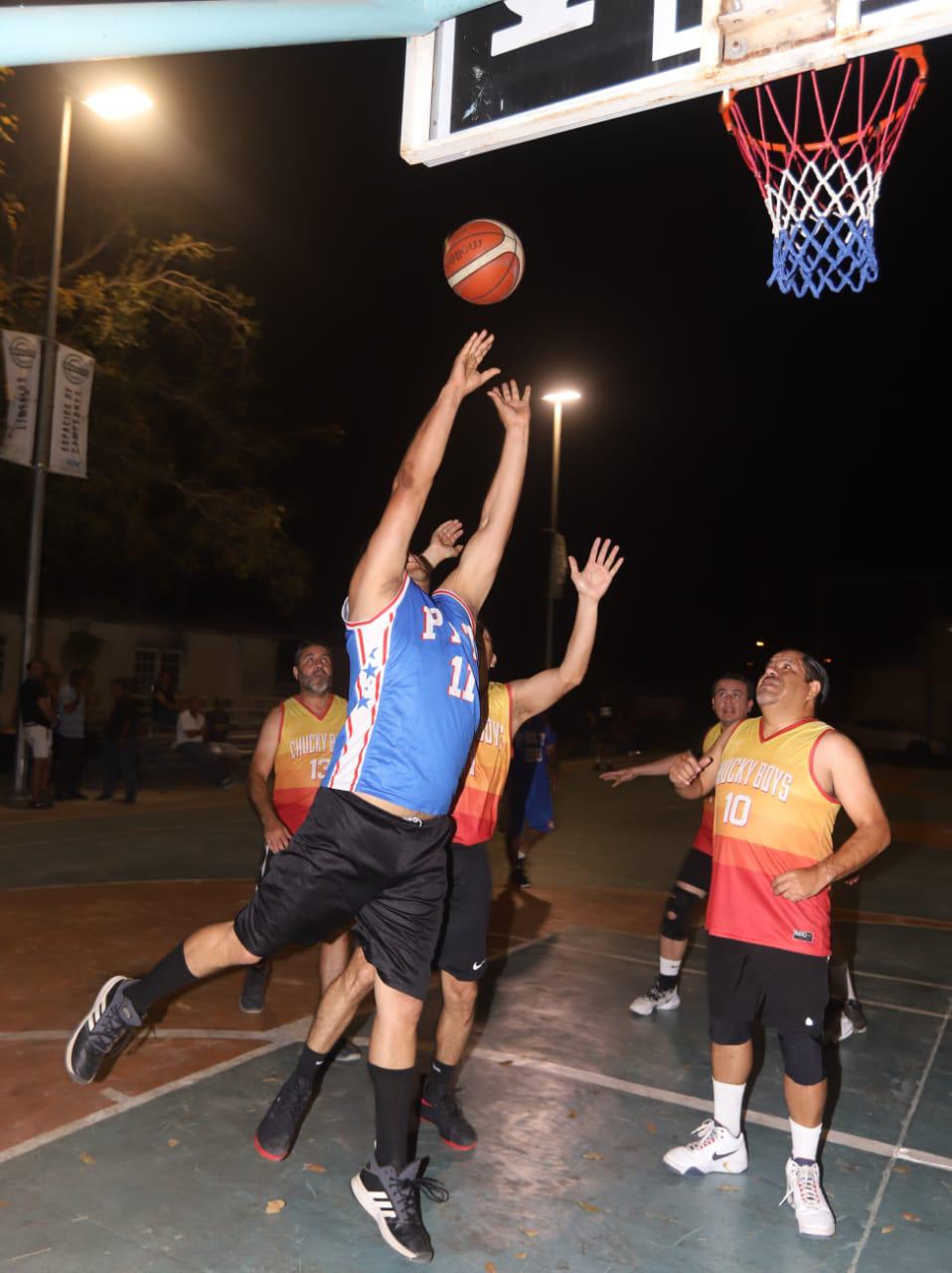 $!Chuckys Boys se adjudican categoría D de Baloncesto Veteranos