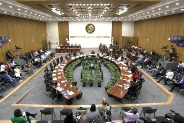 El INE sortea la crisis y aprueba integración de sus comisiones de trabajo