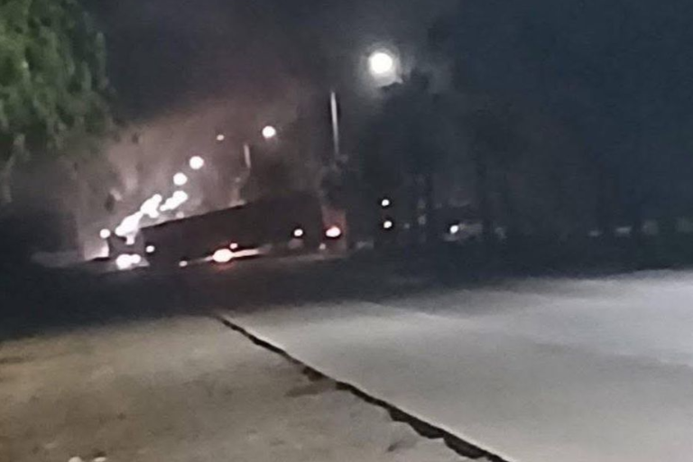 Violenta jornada en el norte de Sinaloa: bloqueos, balaceras y vehículos incendiados