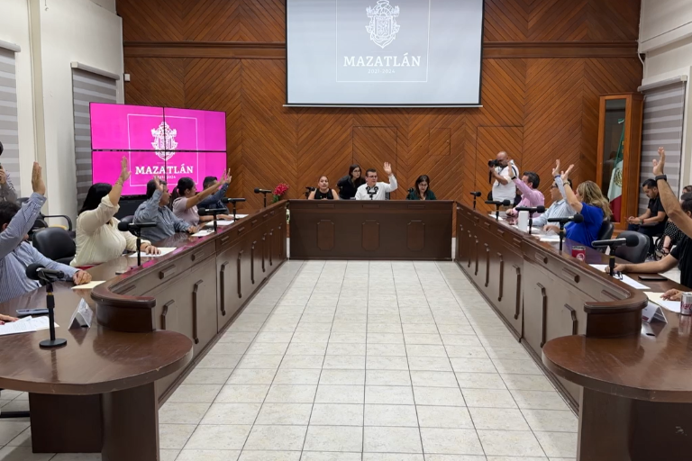 Aprueba Cabildo de Mazatlán solicitud de préstamo para patrullas y camiones de basura