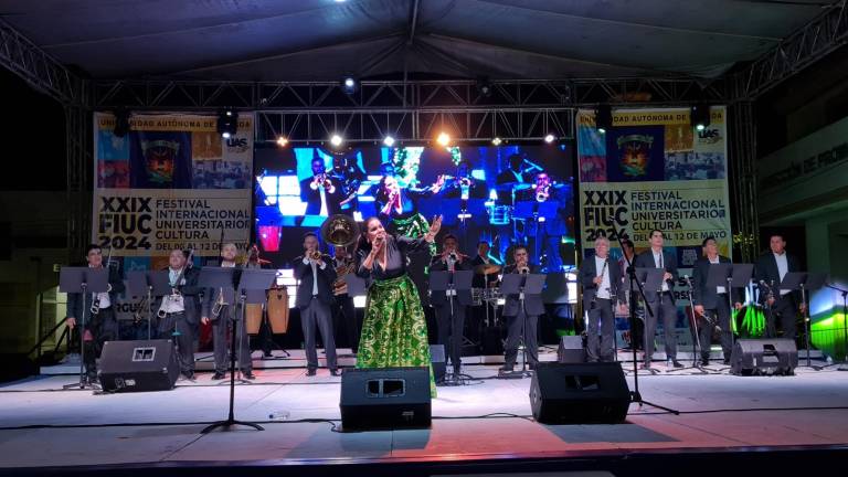 Oralia Castro participa en el Festival de la UAS.