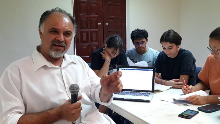 Alberto Bueno es director del Colectivo Teatral Agua Alada.