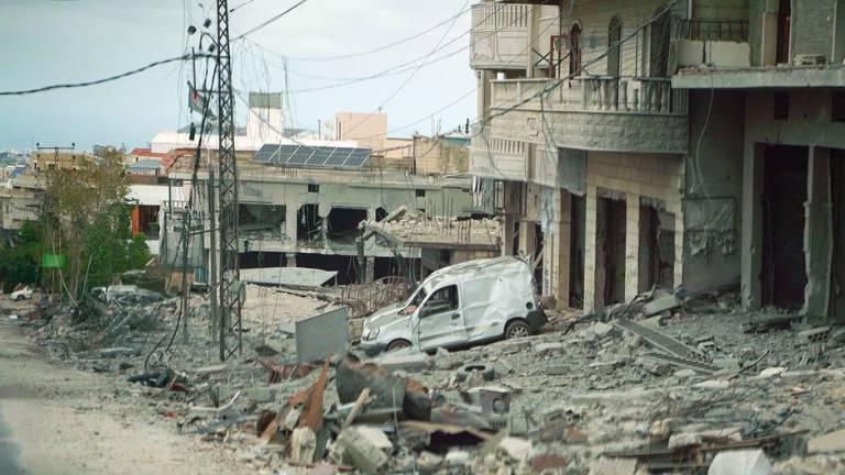 Los ataques aéreos han destruido parcialmente edificios en una zona urbana del sur del Líbano.
