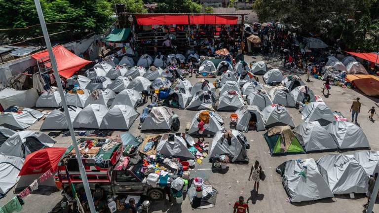 Unos 200 mil haitianos, principalmente en Puerto Príncipe (en la foto), se han visto obligados a huir a lugares temporales por la inseguridad.
