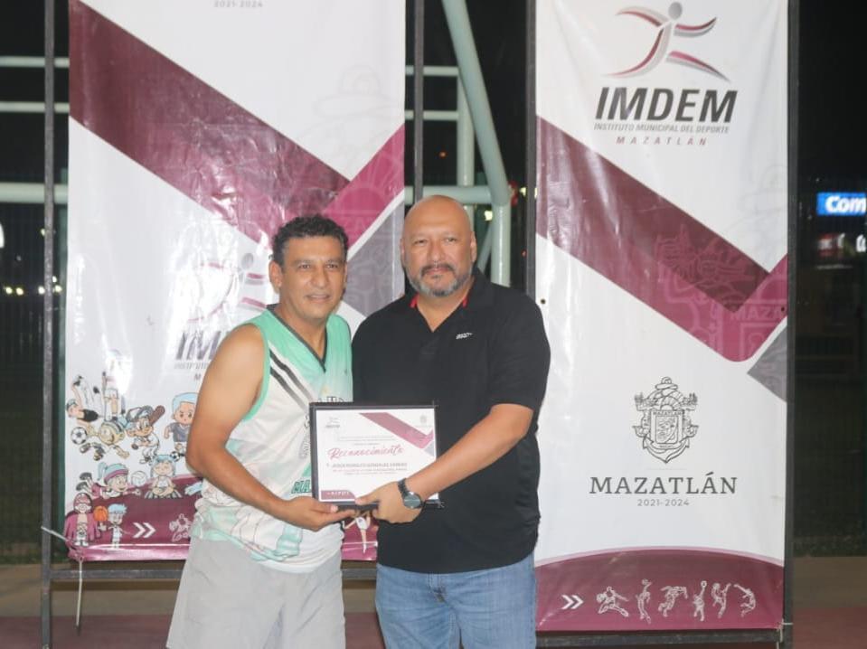 $!Inauguran y premian en Liga de Basquetbol de Real del Valle