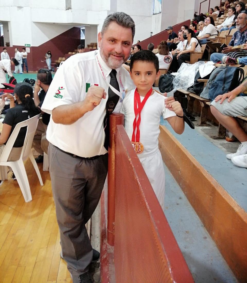 $!Mazatlecos conquistan 39 medallas en el Torneo Regional de Karate Do, Burgos San