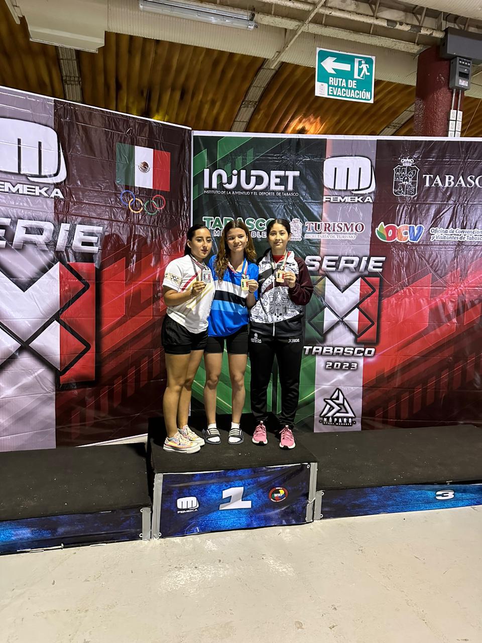 $!Cosechan karatekas mazatlecos cuatro oros en la Serie MX