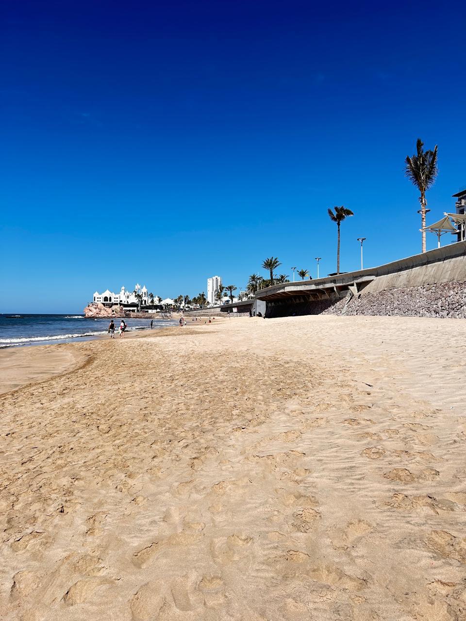 $!Pese a lluvias, mar de Mazatlán es apto para bañistas: Operadora de Playas