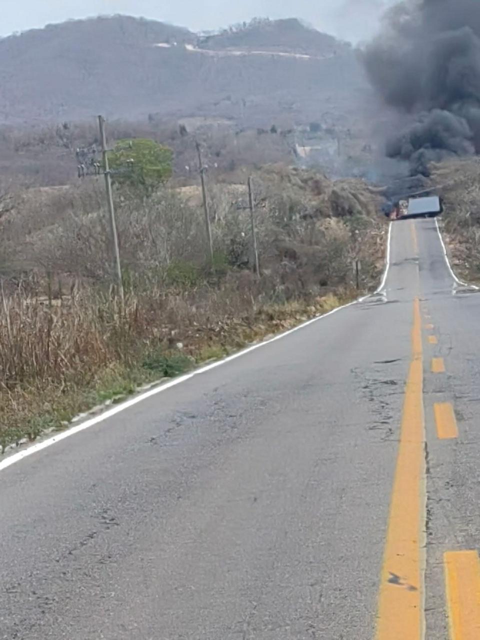 $!Comensales se quedan atorados en trayecto de La Noria a Mazatlán tras reportes de balaceras