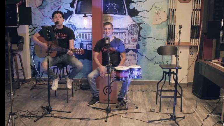 El dueto bohemio requiere apoyo para su presentación en Tijuana.