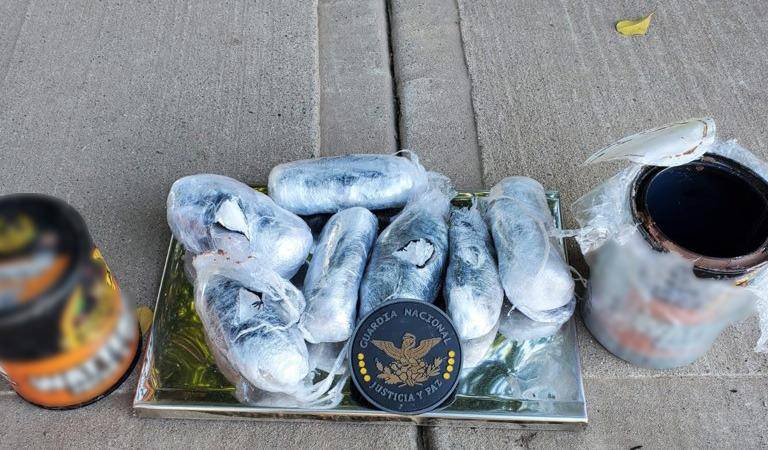 Binomios caninos de la Guardia Nacional descubren 7 envoltorios de metanfetamina en Culiacán