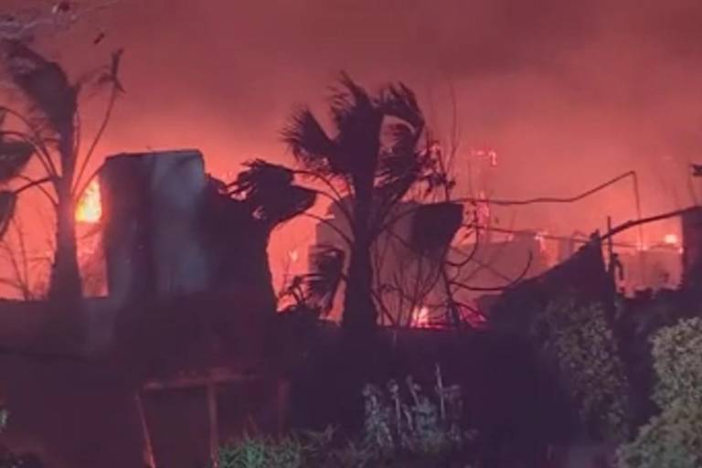 Sheinbaum pide a Canciller apoyar a California por incendios