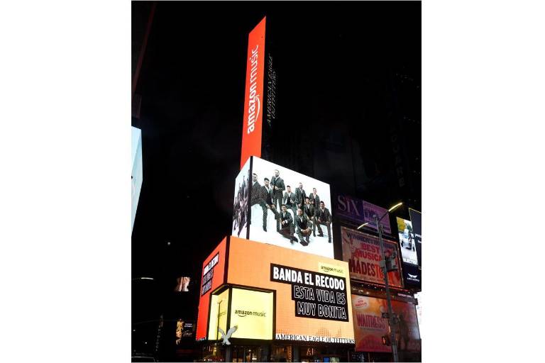La Banda El Recodo brilla por todo lo alto en Times Square con ‘Esta vida es muy bonita’