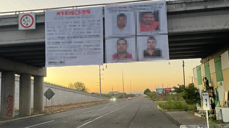 $!Amanecen lonas en Culiacán con amenazas a delincuentes
