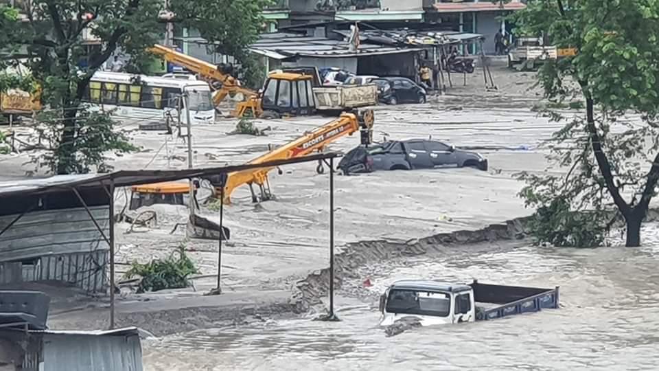 $!Desbordamiento de lago glaciar en India deja al menos 40 muertos