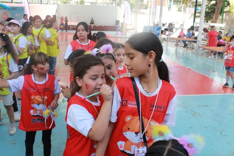 $!Con la firma en sus playeras, se despidieron las alumnas de la edición 2022.