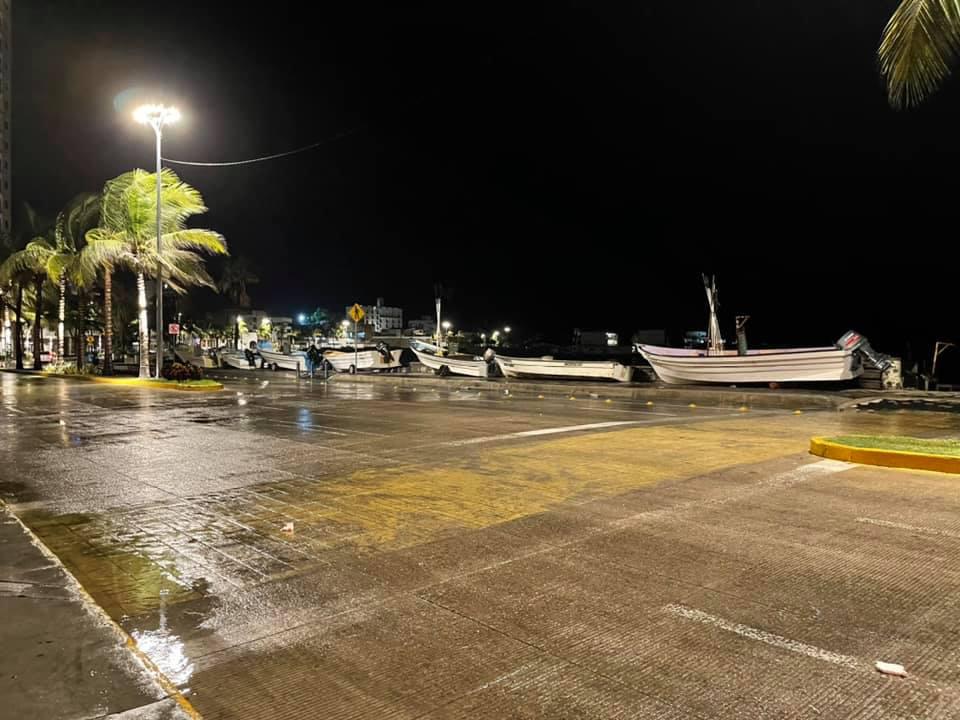 $!Impacta ‘Pamela’ con lluvias y fuertes vientos al sur de Sinaloa; medio Mazatlán no tiene energía eléctrica, reportan
