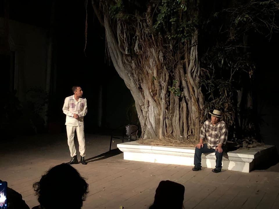 $!El espectáculo teatral se llevó a cabo en el patio del Museo de Arte de Mazatlán.
