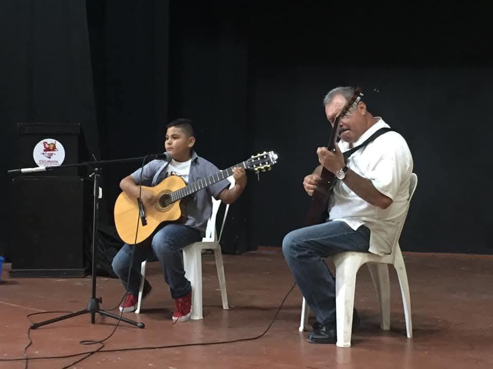 $!Nuevas generaciones de músicos se forman en Escuinapa guiados por el ‘Profe Hugo’