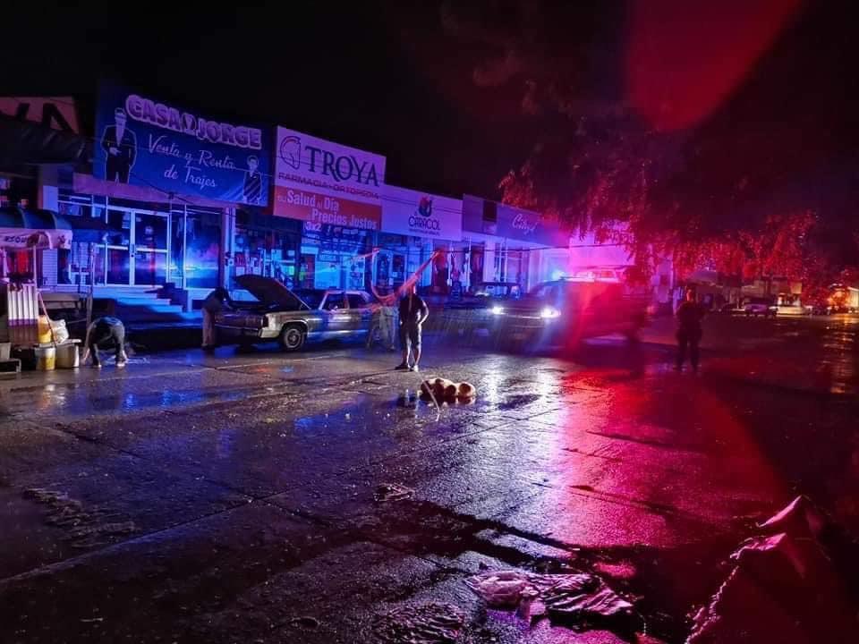 $!Deja destrozos en edificios y vialidades tormenta registrada la noche del jueves en Guasave y Guamúchil