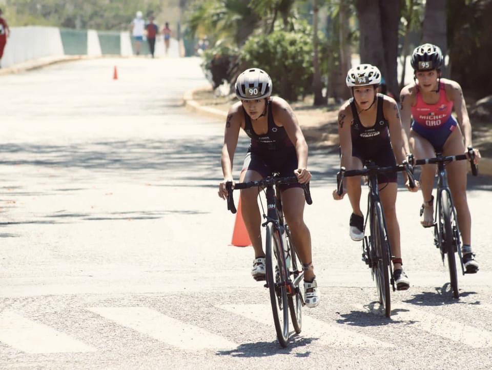 $!Carreras en bici es una de las disciplinas del triatlón.