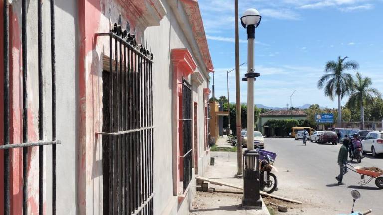 Trabajos de rehabilitación en el edificio que es sede del Museo de Lola Beltrán en Rosario.