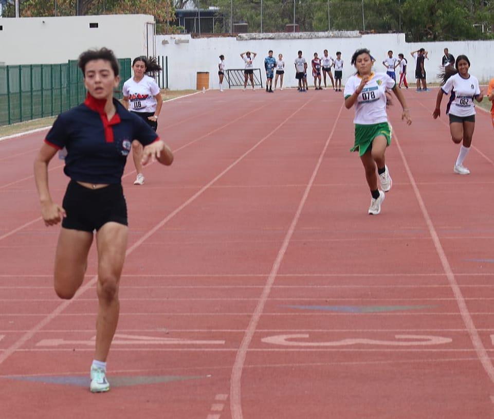 $!Estudiantes se evalúan en la prueba reina del atletismo