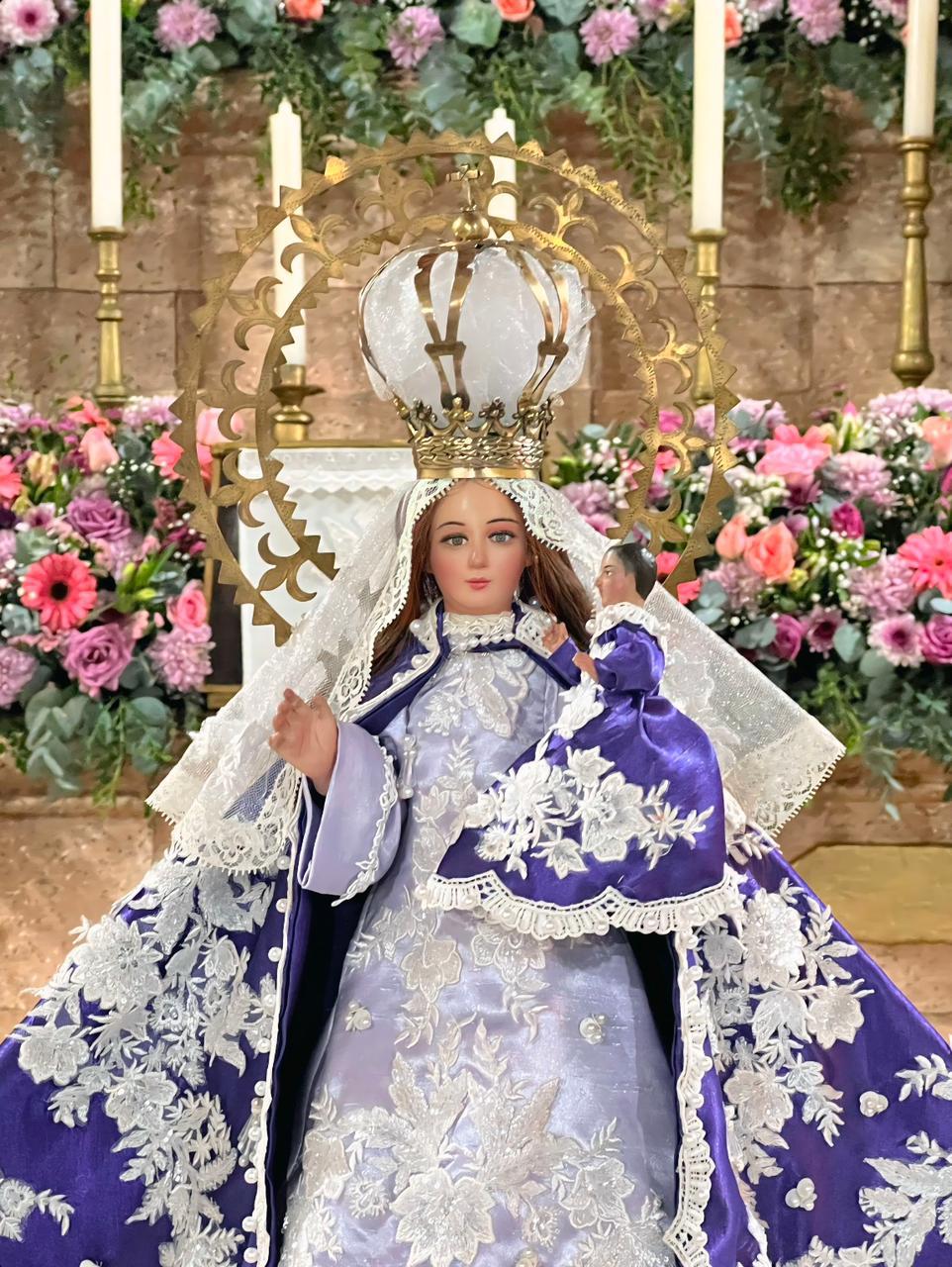 $!Dora dona vestido a la Virgen de la Candelaria en gratitud y para continuar el legado de su padre