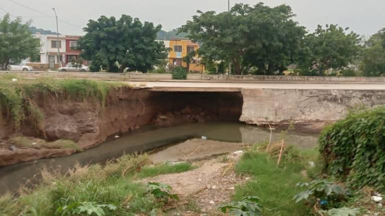 La avenida del Sol se vio mayormente afectada por las lluvias en el puerto que dejó la tormenta tropical Norma que azotó el centro y norte de Sinaloa, el pasado lunes 23 de octubre
