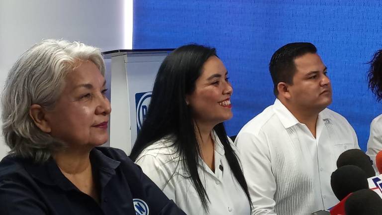Vanessa Sánchez Vizcarra (centro), candidata a la dirigencia estatal del Partido Acción Nacional en Sinaloa.