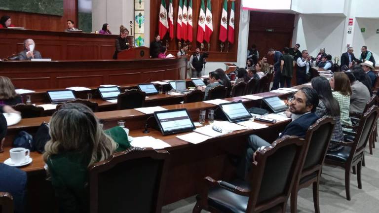 El Congreso del Estado aprobó dos decretos distintos para el nombramiento de Puerto Heroico y el traslado de los tres poderes del Estado a Mazatlán.