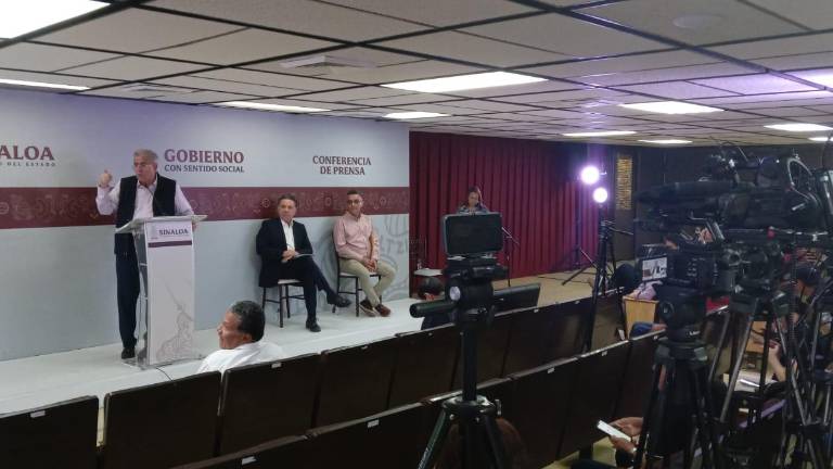 El Gobernador Rubén Rocha Moya en su conferencia Semanera.