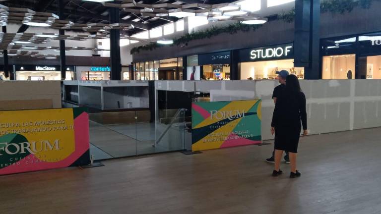 En el área de comida de la plaza Fórum se está construyendo la tienda.