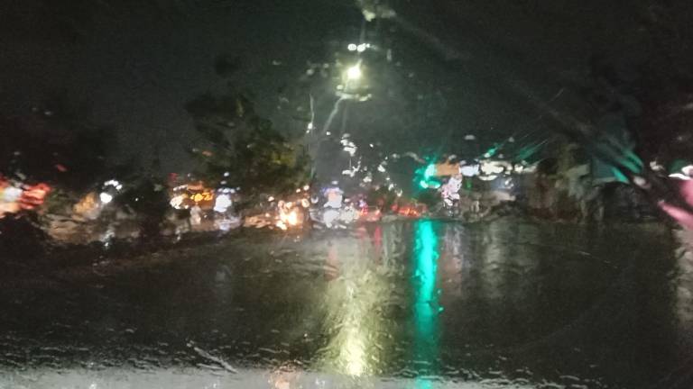 La primera lluvia en Mazatlán provocó apagones en varias zonas de la ciudad, como Palos Prietos, Juárez y Ferrocarrilera.