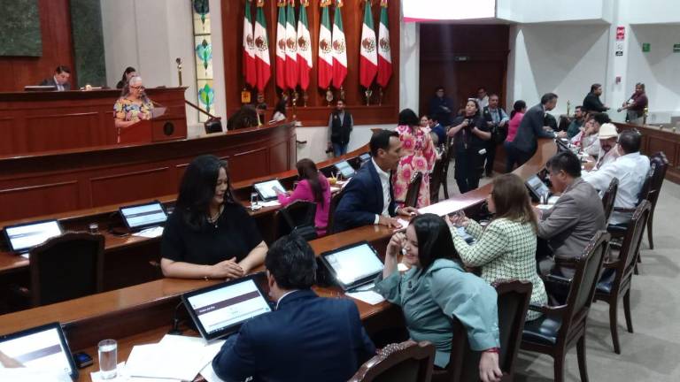 Sesión del Congreso del Estado en el que diputados discutieron sobre la marcha del fin de semana.