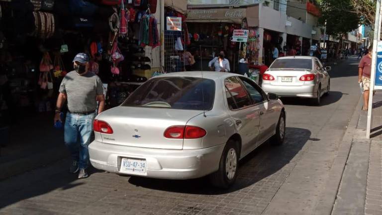 Las calles fueron reabiertas al paso vehicular en el Centro de la ciudad.