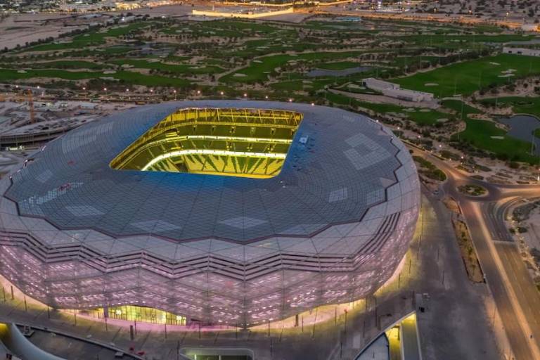 The Guardian denuncia que más de 6 mil 500 migrantes murieron en las obras de Qatar 2022