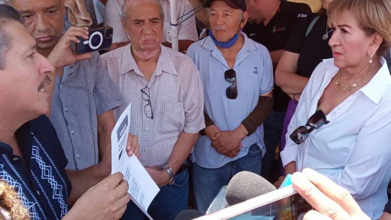 Locatarios de Culiacán piden a la Diputada local Teresa Guerra Ochoa reasignar recursos para la reactivación económica.