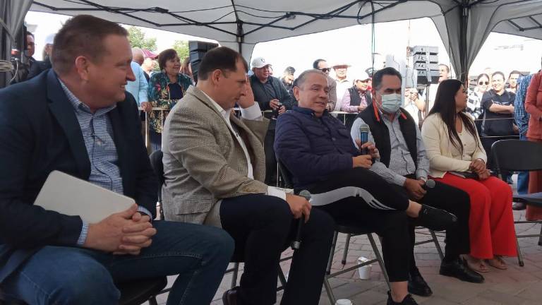 Funcionarios de la UAS acuden a la audiencia en el Centro de Justicia Penal, que de nuevo se pospuso por la ausencia de la abogada de Robespierre Lizárraga.