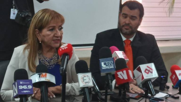 Tere Guerra Ochoa habla sobre la evaluación de control y confianza a policías de Culiacán.