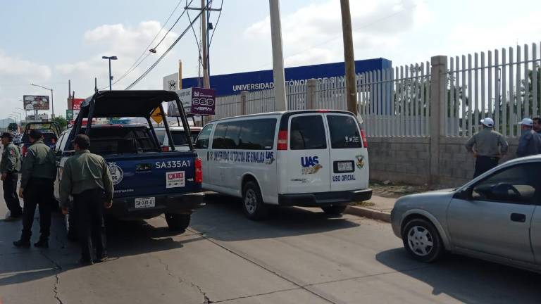 Luego de esperar por más de una hora, los peritos se retiraron puesto que no les abrieron las puertas.