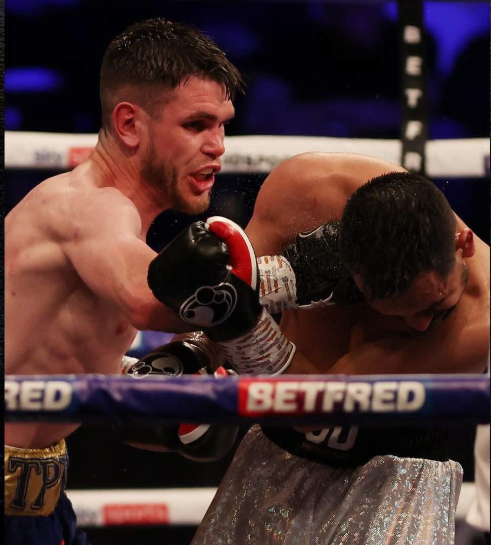 $!Edy Valencia otorga gran pelea en Inglaterra